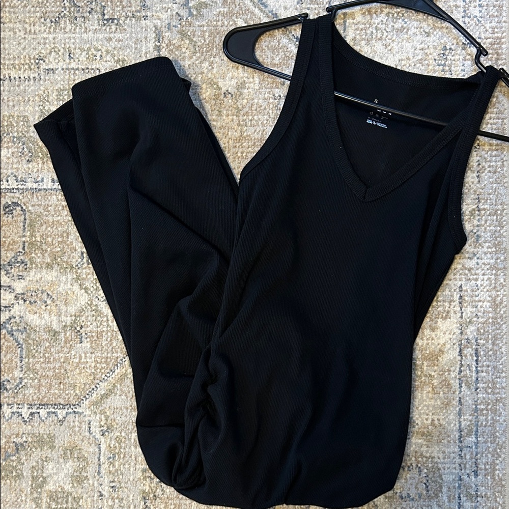 Black bodycon dress